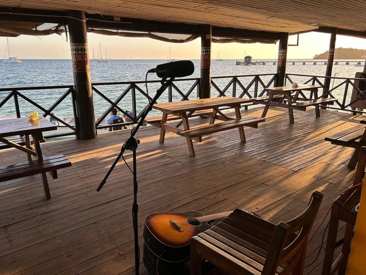 Ratu Kini Dive & Stay Mana Island Exterior photo
